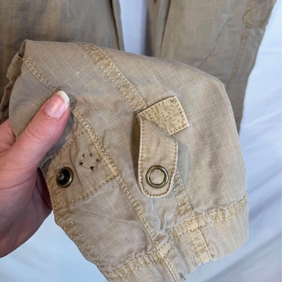 Women’s Eddie Bauer Khaki Cargo Pants Size 2 - Picture 4 of 5
